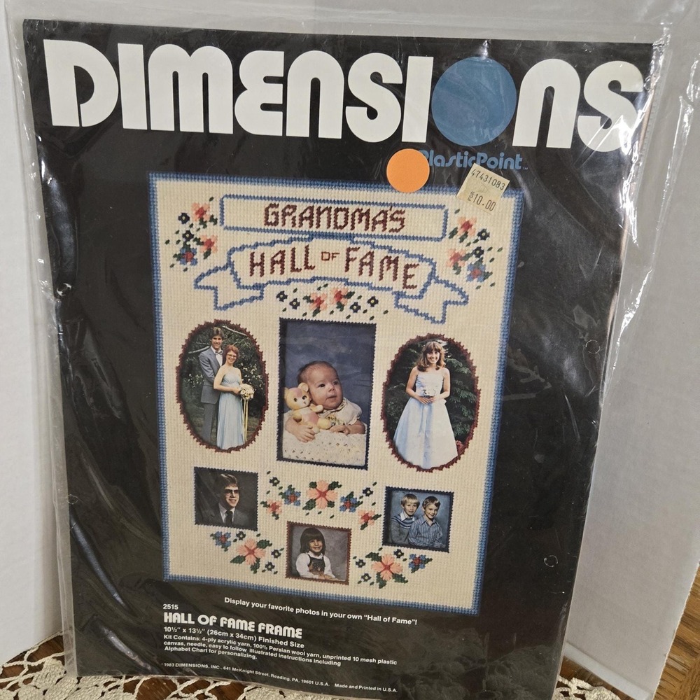 Vintage PlasticPoint Dimensions‎ #2515 Grandmas Hall of Fame Frame kit, NOS,1983